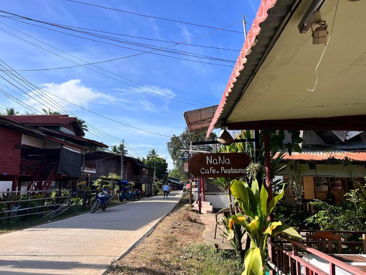 Somphamit Guesthouse Ban Khon Esterno foto