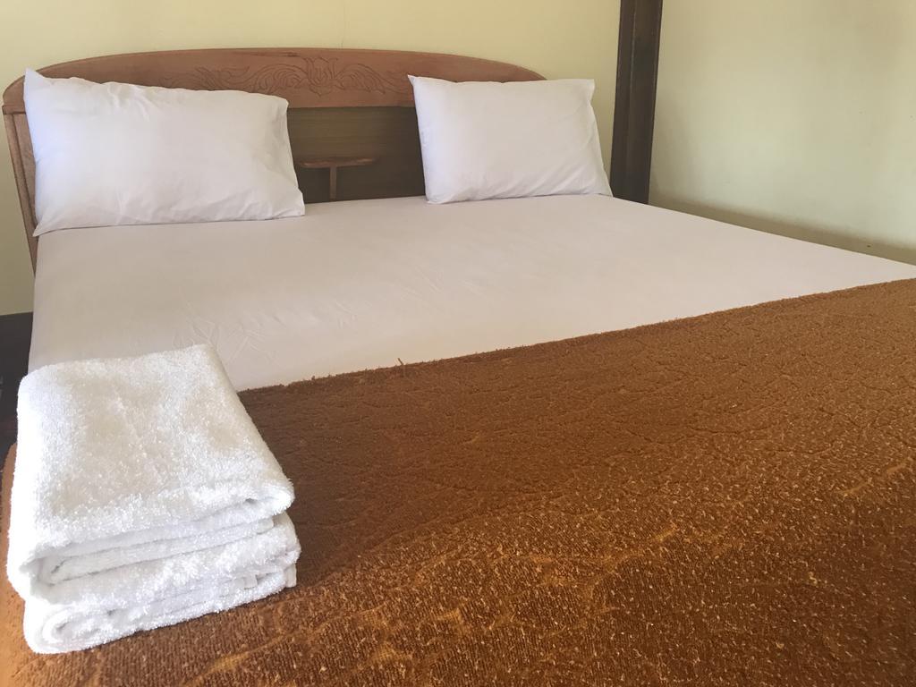 Somphamit Guesthouse Ban Khon Esterno foto