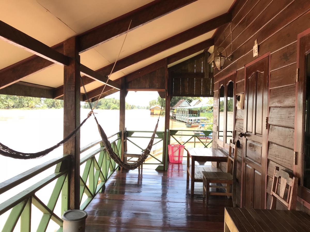 Somphamit Guesthouse Ban Khon Esterno foto